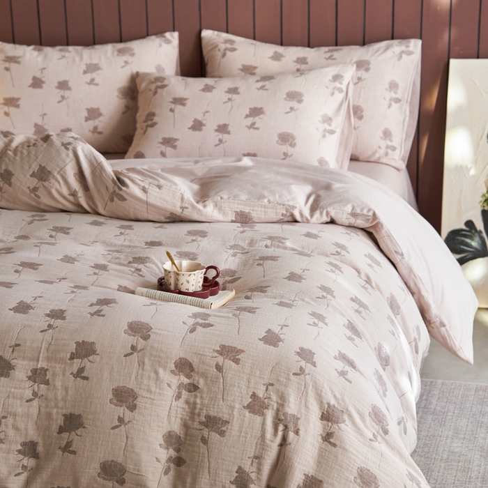 91家纺网 家纺一手货源 找家纺 宜代光年 2025新款彩色色织大提花纱布四件套 绮梦花间