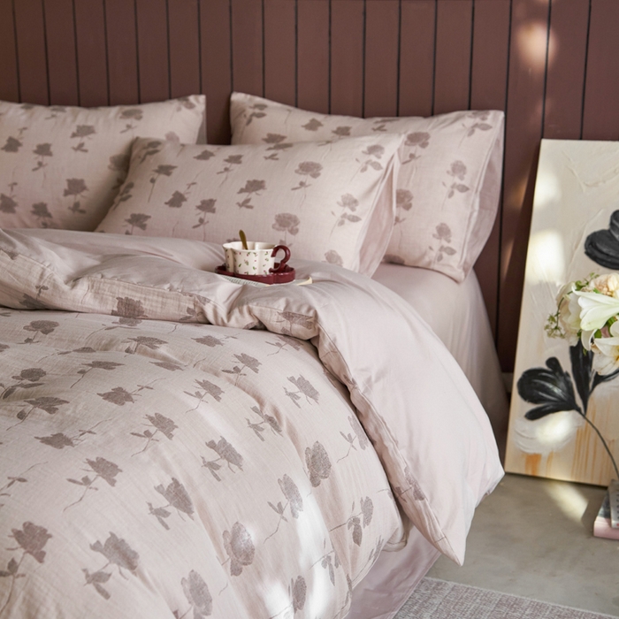 91家纺网 家纺一手货源 找家纺 宜代光年 2025新款彩色色织大提花纱布四件套 绮梦花间