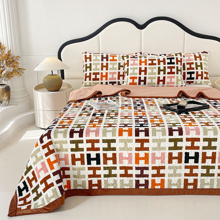 91家纺网 家纺一手货源 找家纺 大渔生活 2025新款高克重牛奶绒夹棉床盖单床盖床盖单件 爱马仕