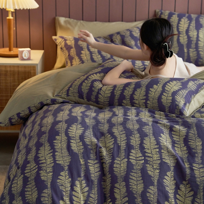 91家纺网 家纺一手货源 找家纺 宜代光年 2025新款彩色色织大提花纱布四件套 曲之遥