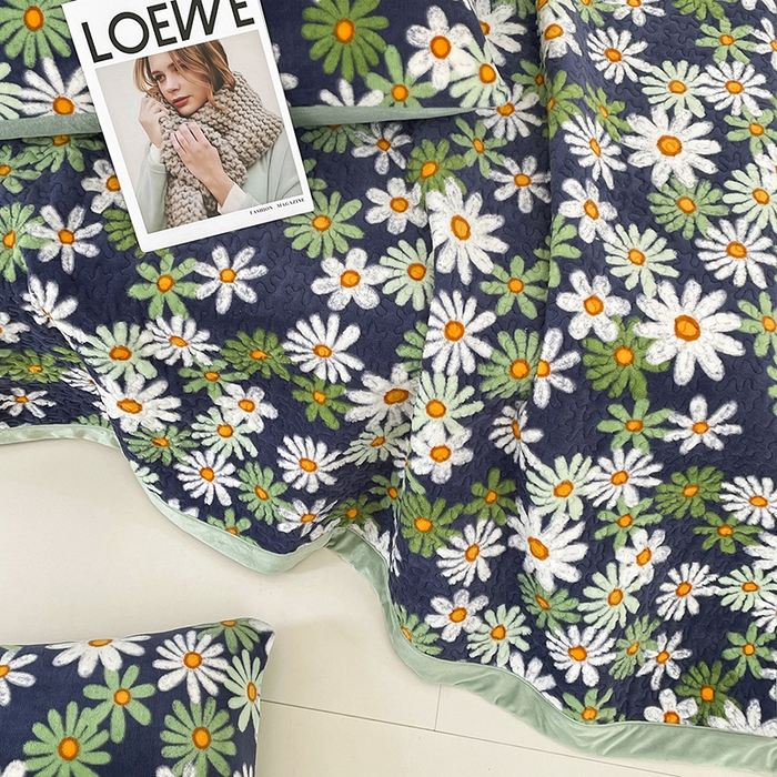 91家纺网 家纺一手货源 找家纺 大渔生活 2025新款高克重牛奶绒夹棉床盖单床盖床盖单件 秘密庄园