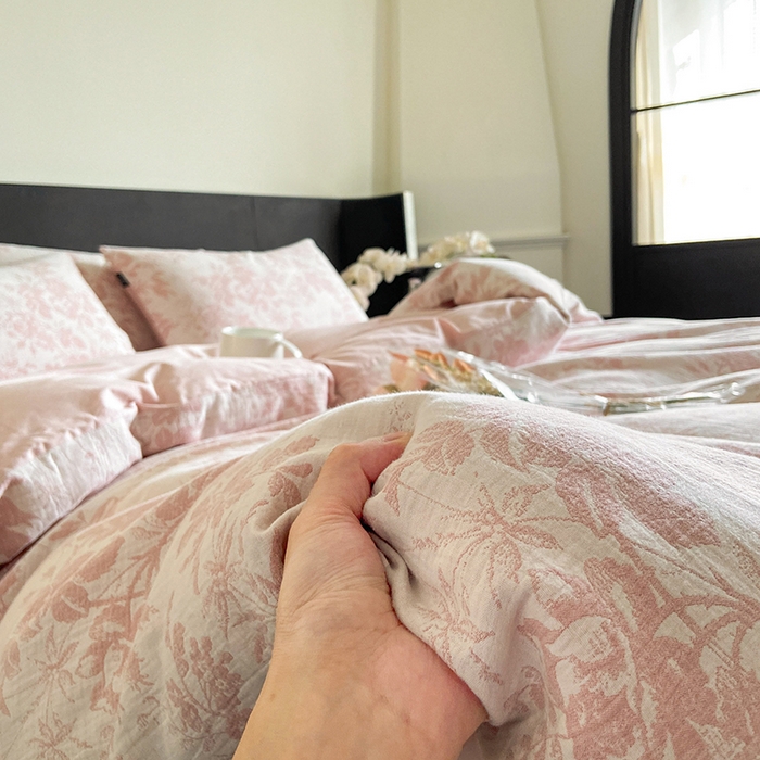 91家纺网 家纺一手货源 找家纺 宜代光年 2025新款60S水洗棉单被套 繁花-粉