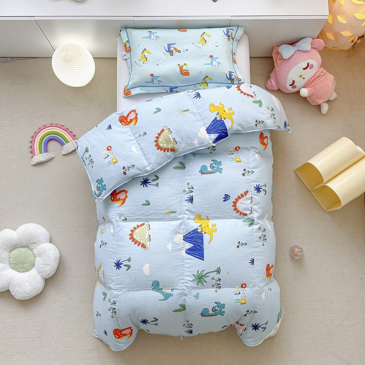 91家纺网 家纺一手货源 找家纺 暖羽屋羽绒馆 2025新款95白鸭绒被芯A类被子儿童羽绒被学生婴幼儿园小被芯 恐龙乐园