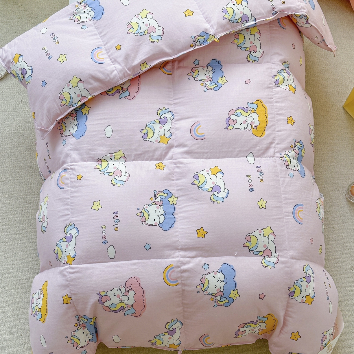 91家纺网 家纺一手货源 找家纺 暖羽屋羽绒馆 2025新款95白鸭绒被芯A类被子儿童羽绒被学生婴幼儿园小被芯 星空独角兽