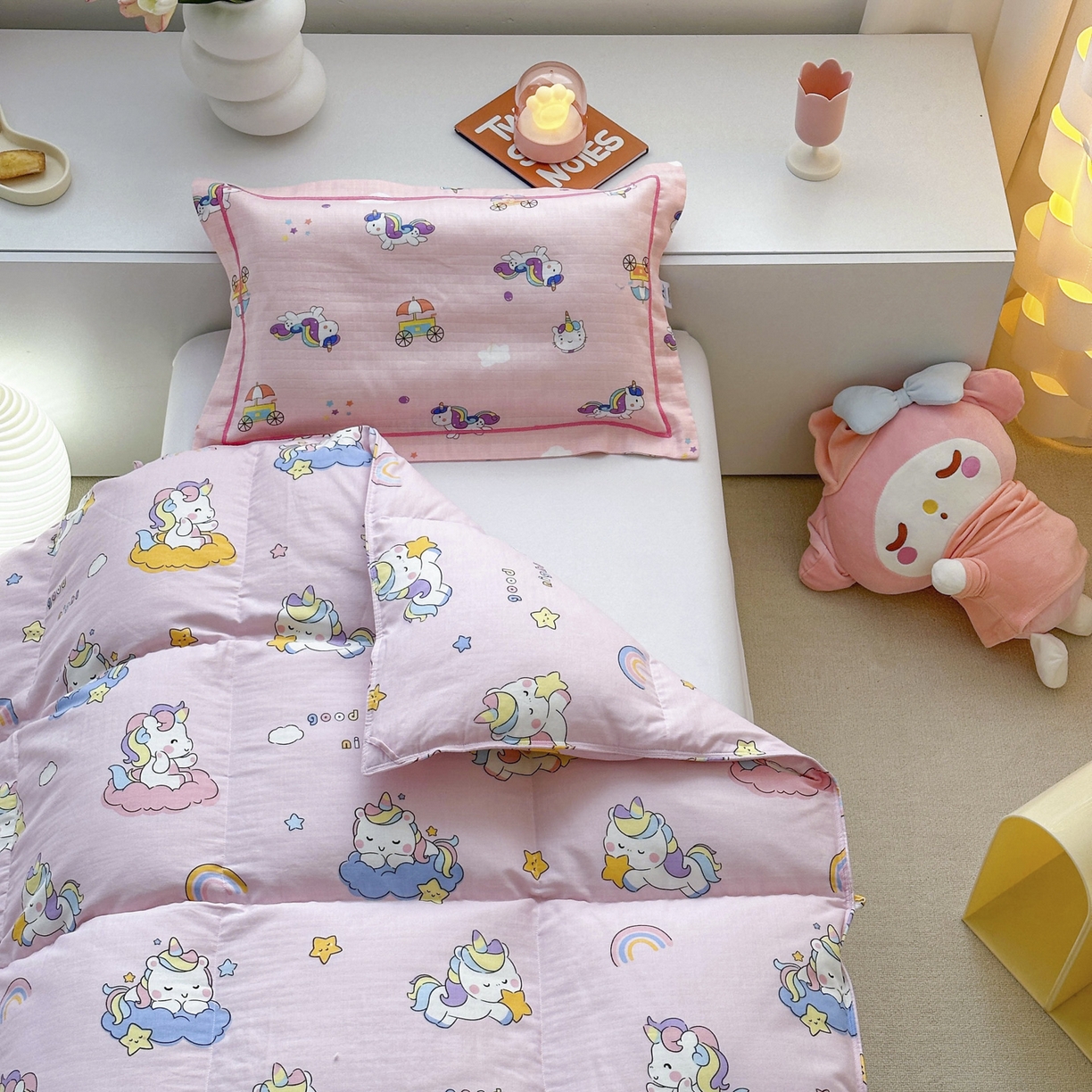 91家纺网 家纺一手货源 找家纺 暖羽屋羽绒馆 2025新款95白鸭绒被芯A类被子儿童羽绒被学生婴幼儿园小被芯 星空独角兽