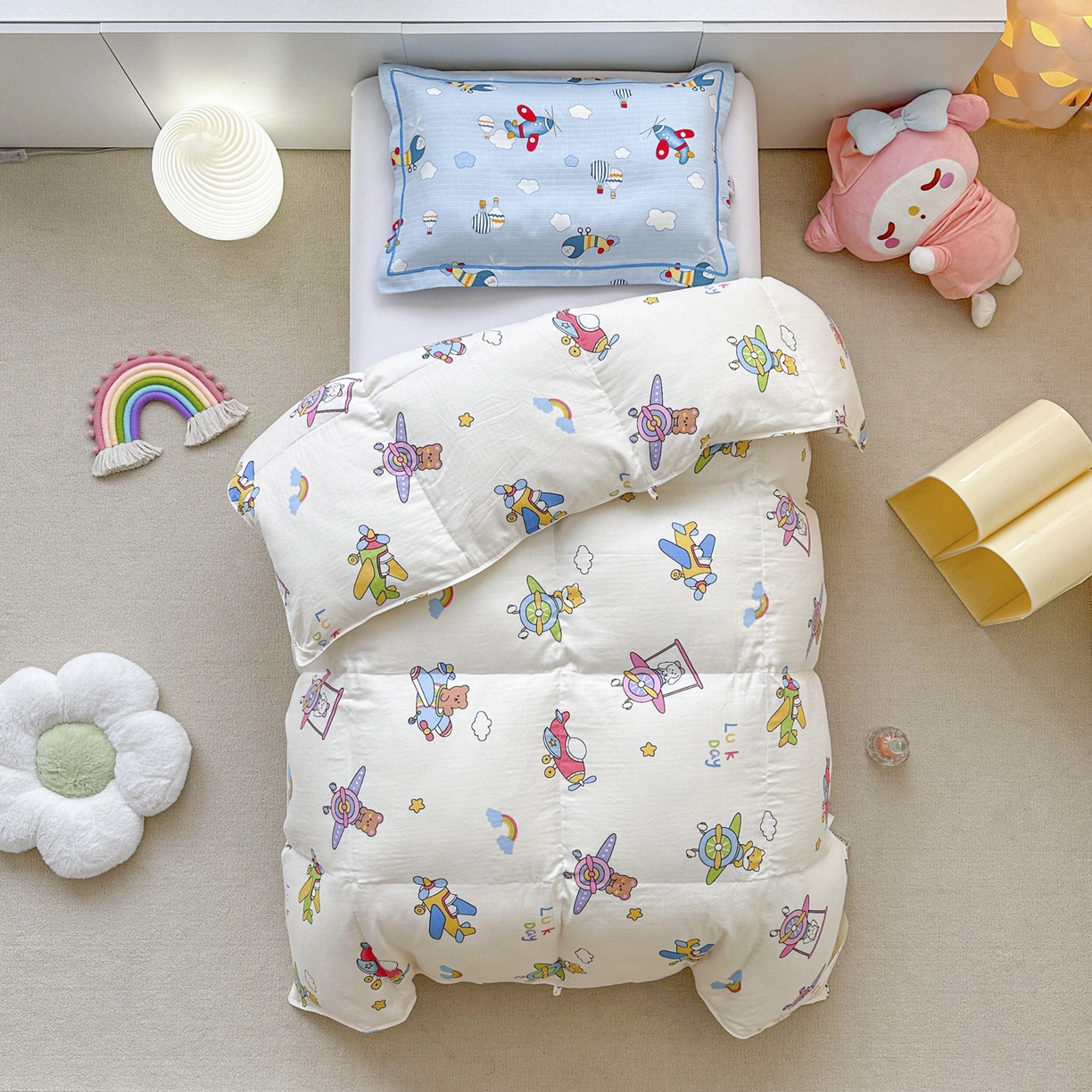 91家纺网 家纺一手货源 找家纺 暖羽屋羽绒馆 2025新款95白鸭绒被芯A类被子儿童羽绒被学生婴幼儿园小被芯 自由飞翔