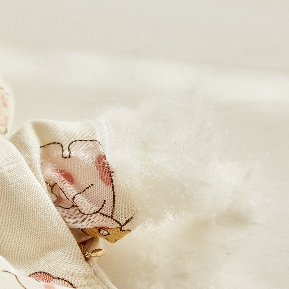 91家纺网 家纺一手货源 找家纺 暖羽屋羽绒馆 2025新款95白鸭绒被芯A类被子儿童羽绒被学生婴幼儿园小被芯 快乐伙伴