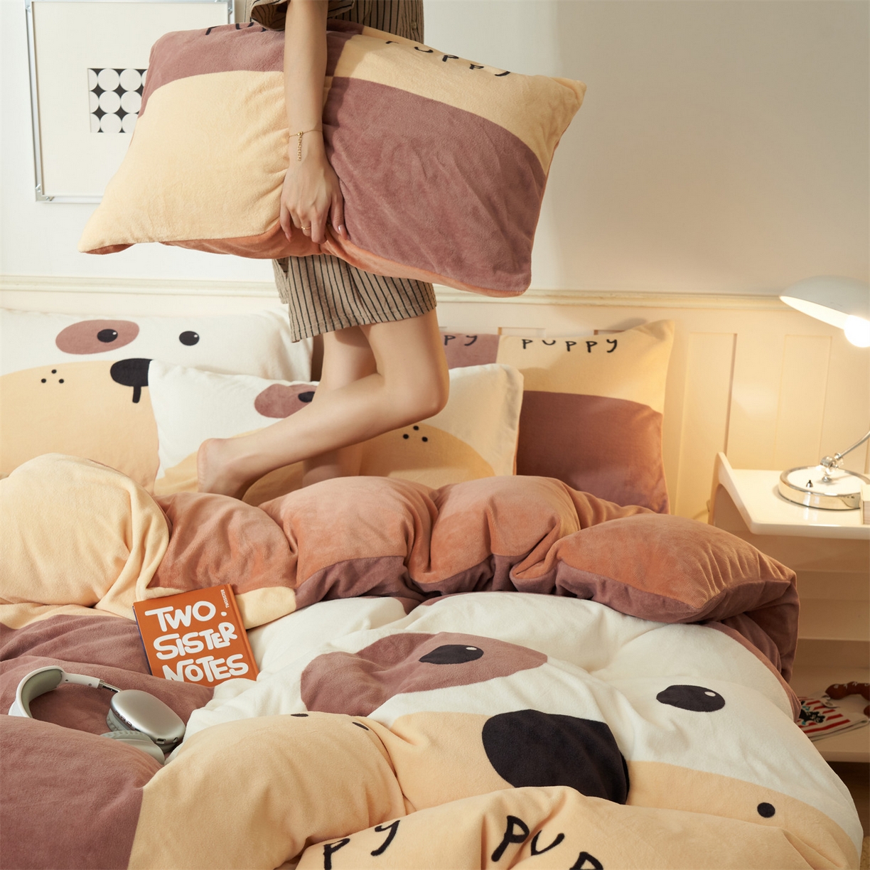 91家纺网 家纺一手货源 找家纺 金鹰 202新款A类数码印花卡通牛奶绒四件套 皮皮狗