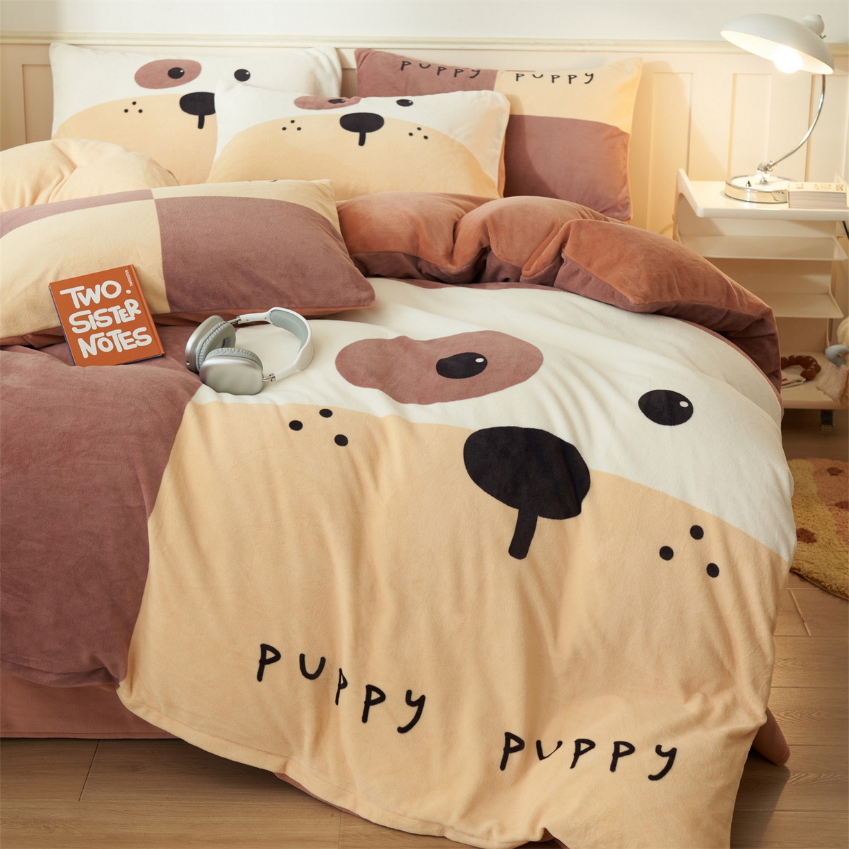 91家纺网 家纺一手货源 找家纺 金鹰 202新款A类数码印花卡通牛奶绒四件套 皮皮狗