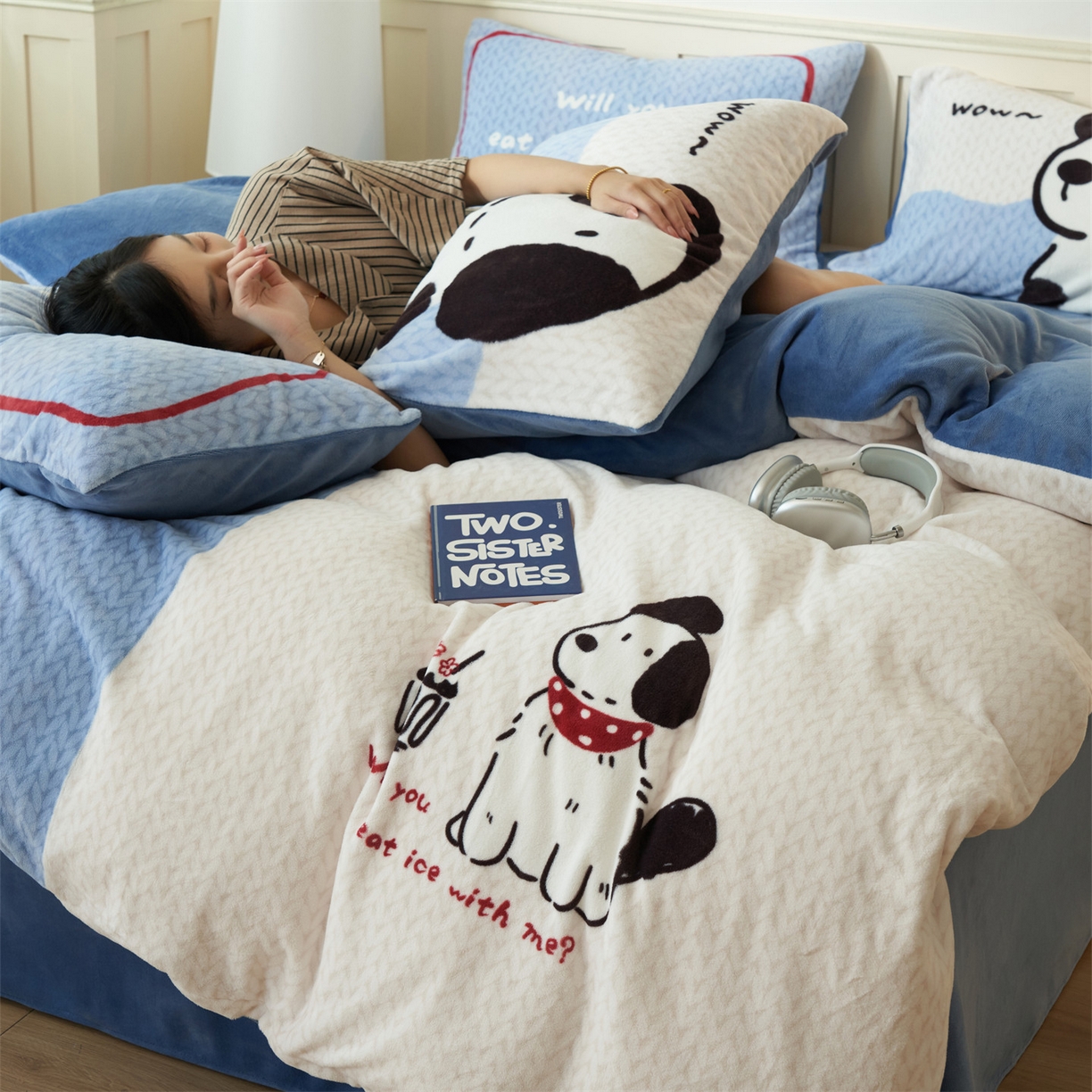 91家纺网 家纺一手货源 找家纺 金鹰 202新款A类数码印花卡通牛奶绒四件套 奶油小狗