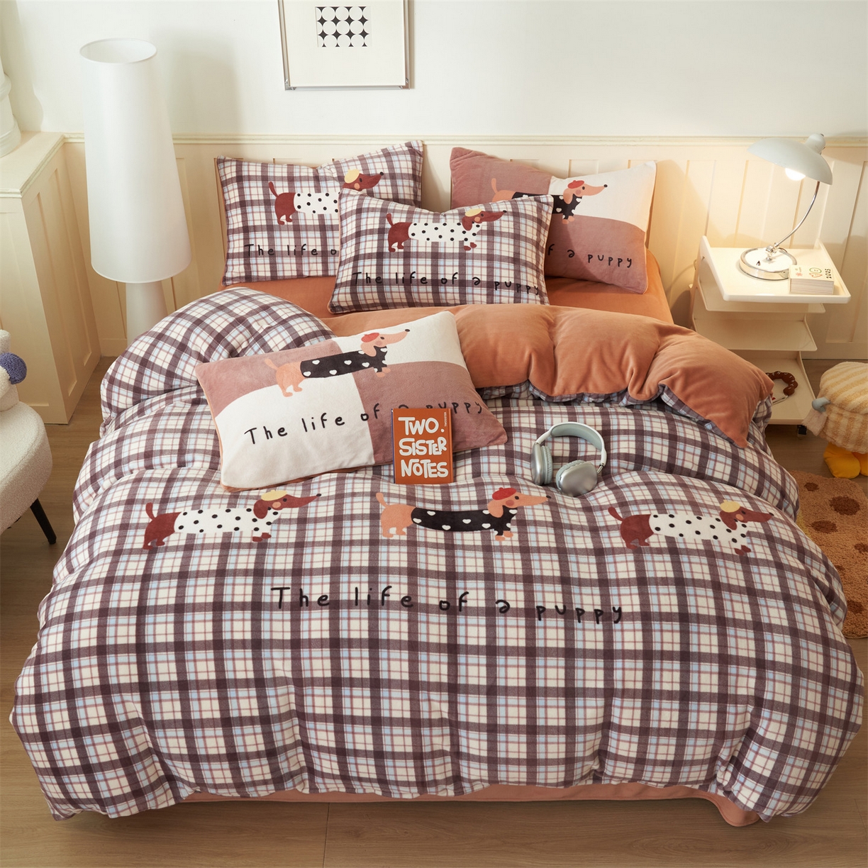 91家纺网 家纺一手货源 找家纺 金鹰 202新款A类数码印花卡通牛奶绒四件套 腊肠狗