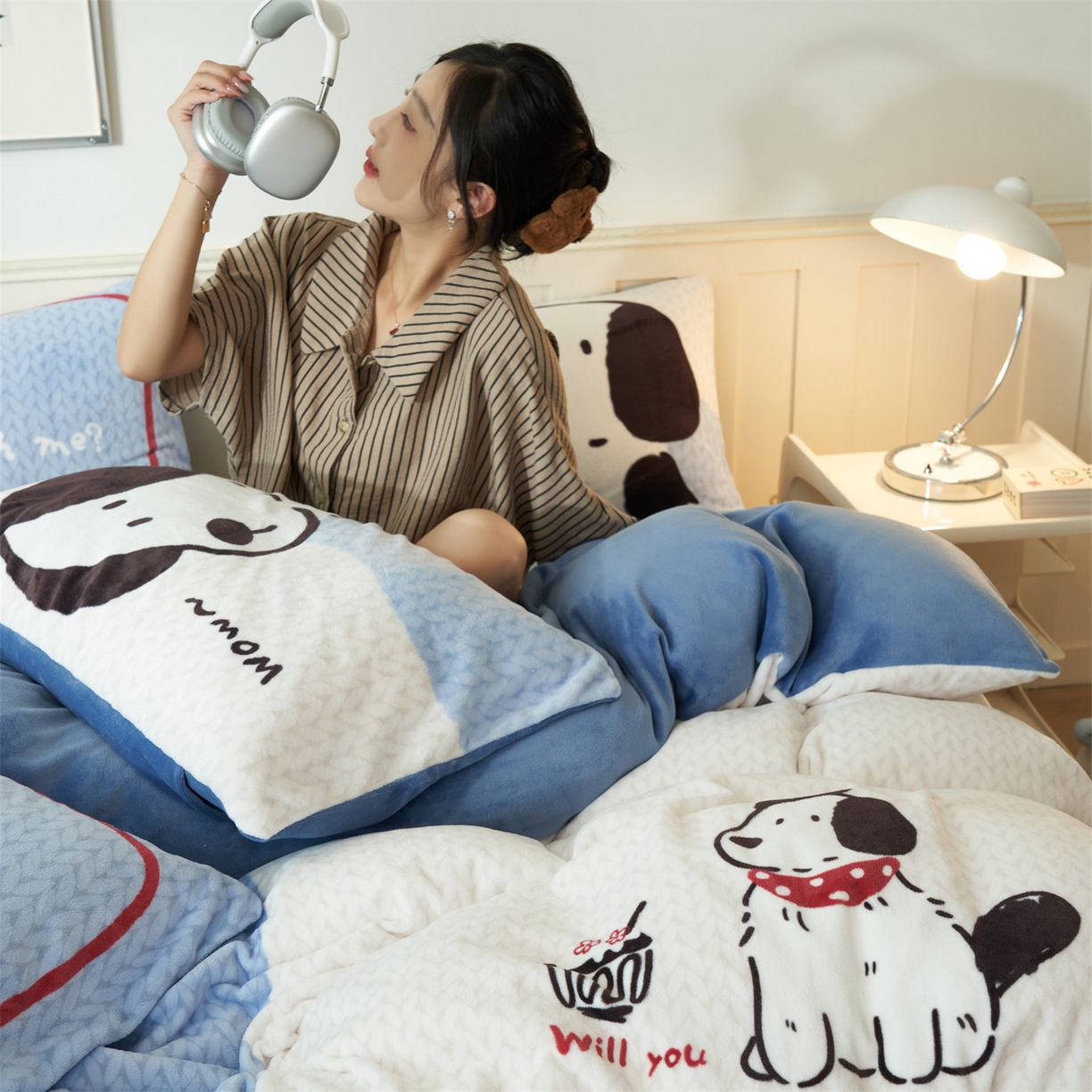 91家纺网 家纺一手货源 找家纺 金鹰 202新款A类数码印花卡通牛奶绒四件套 奶油小狗