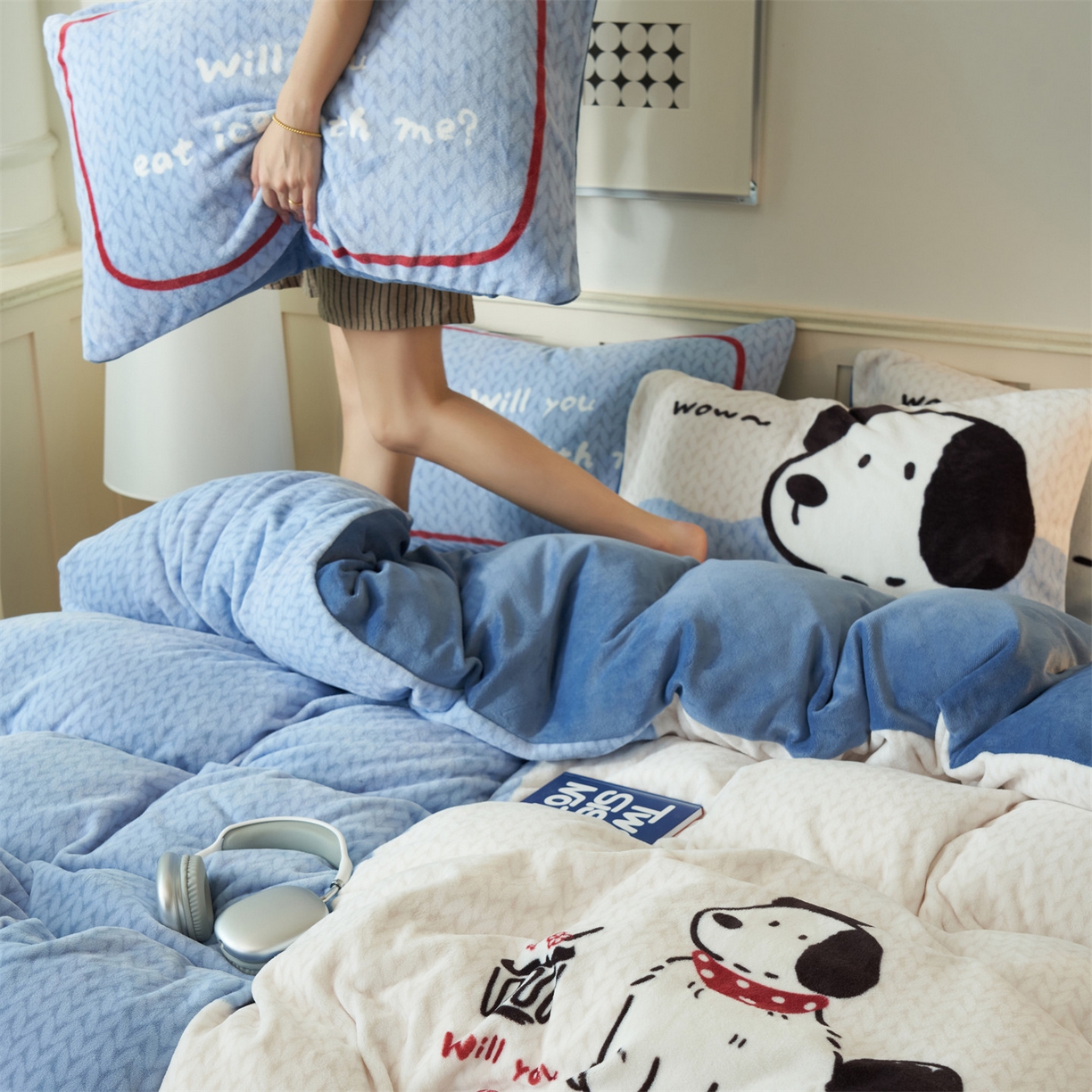 91家纺网 家纺一手货源 找家纺 金鹰 202新款A类数码印花卡通牛奶绒四件套 奶油小狗