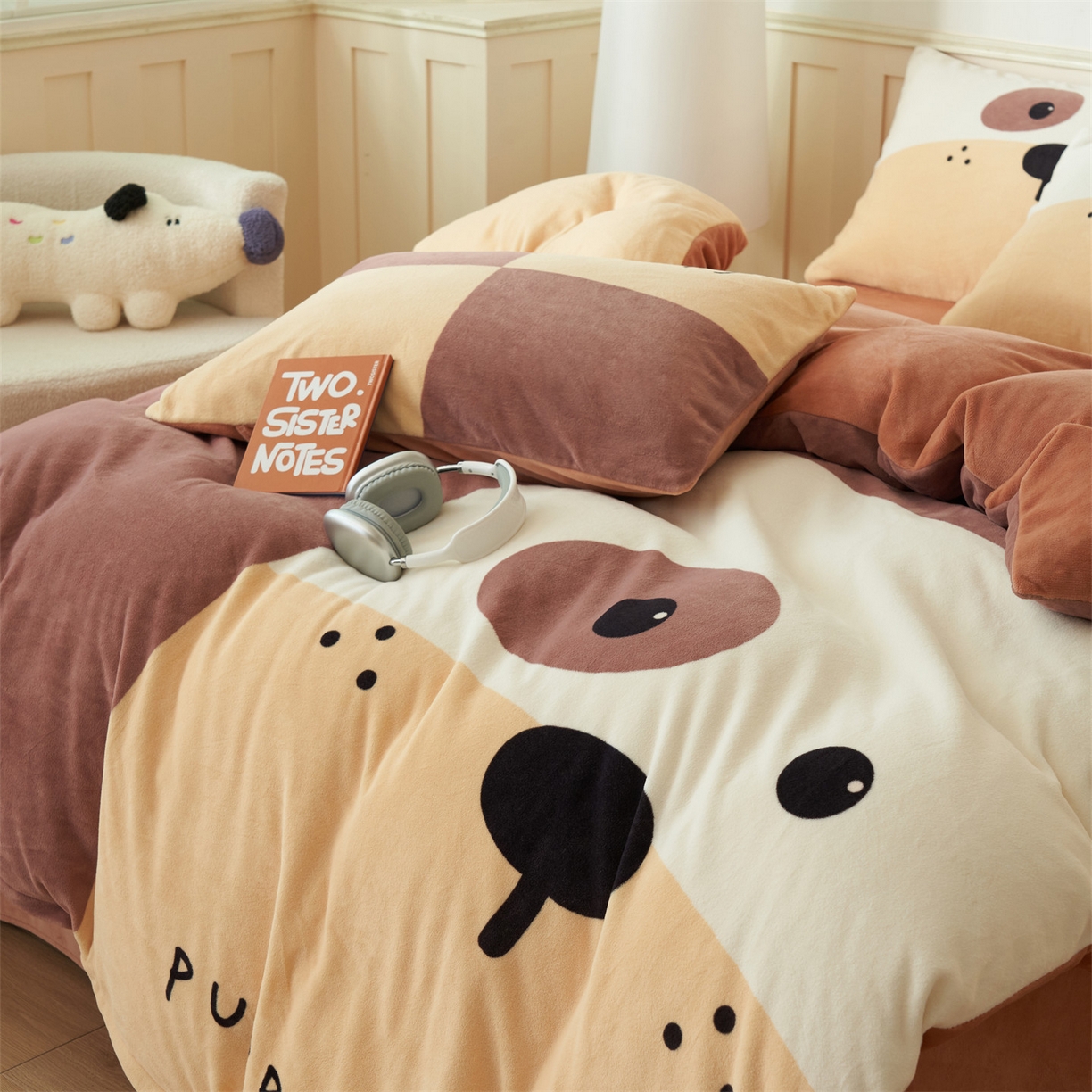 91家纺网 家纺一手货源 找家纺 金鹰 202新款A类数码印花卡通牛奶绒四件套 皮皮狗