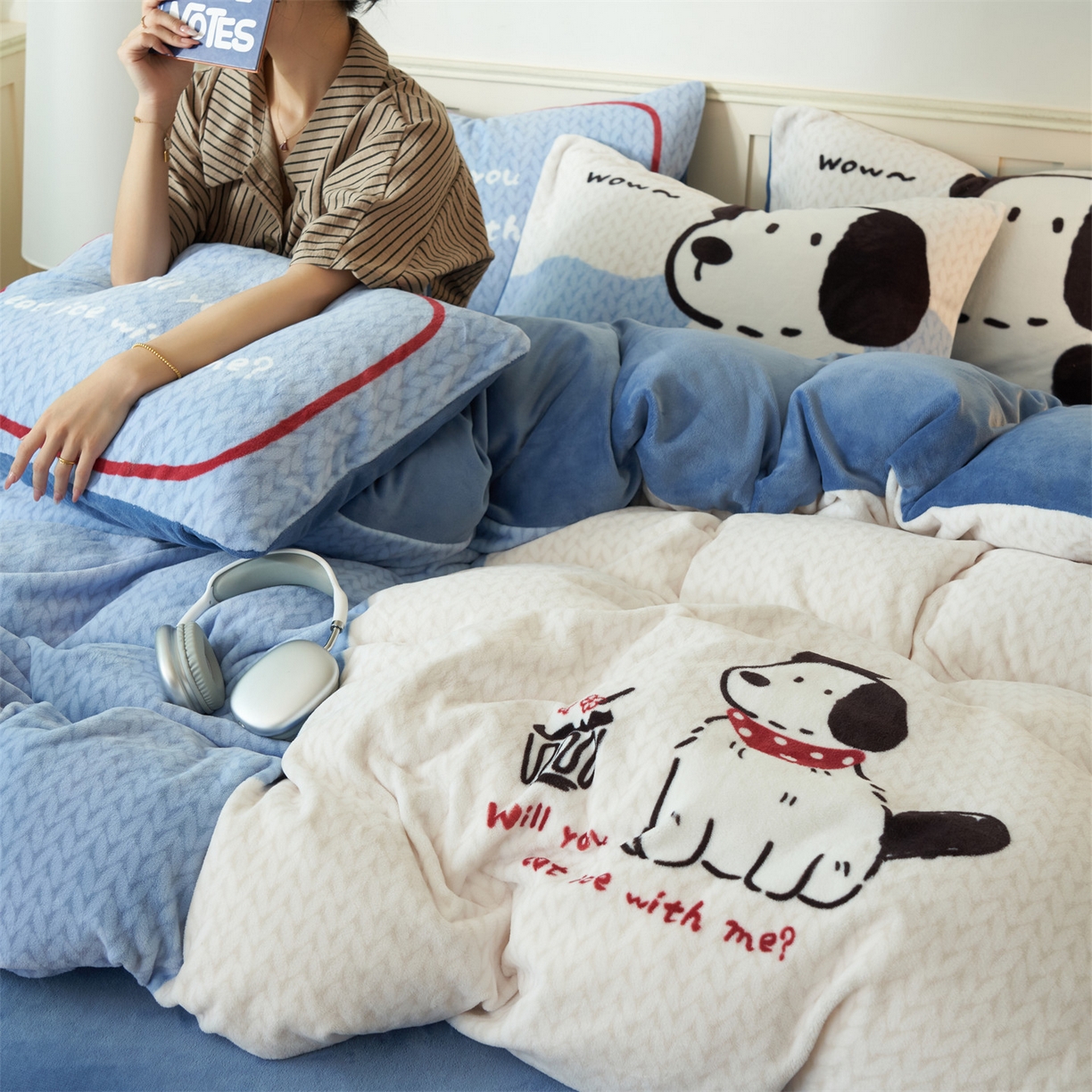 91家纺网 家纺一手货源 找家纺 金鹰 202新款A类数码印花卡通牛奶绒四件套 奶油小狗