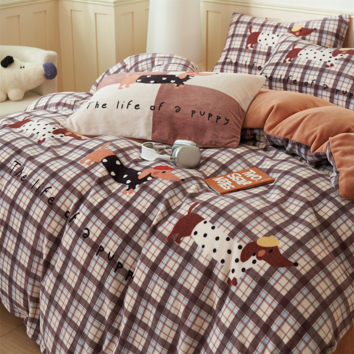 91家纺网 家纺一手货源 找家纺 金鹰 202新款A类数码印花卡通牛奶绒四件套 腊肠狗