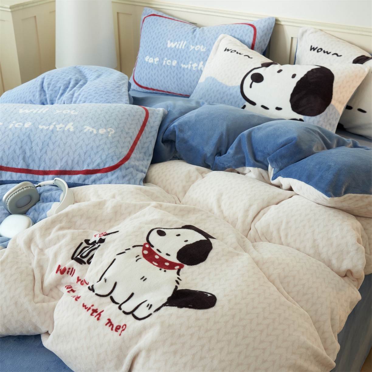 91家纺网 家纺一手货源 找家纺 金鹰 202新款A类数码印花卡通牛奶绒四件套 奶油小狗