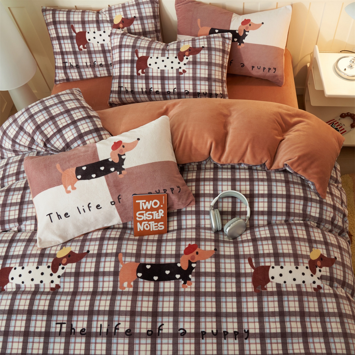 91家纺网 家纺一手货源 找家纺 金鹰 202新款A类数码印花卡通牛奶绒四件套 腊肠狗