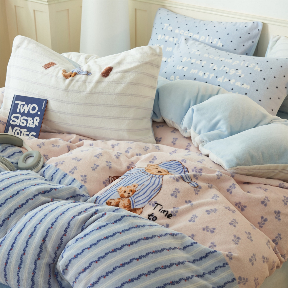 91家纺网 家纺一手货源 找家纺 金鹰 202新款A类数码印花卡通牛奶绒四件套 泰迪熊