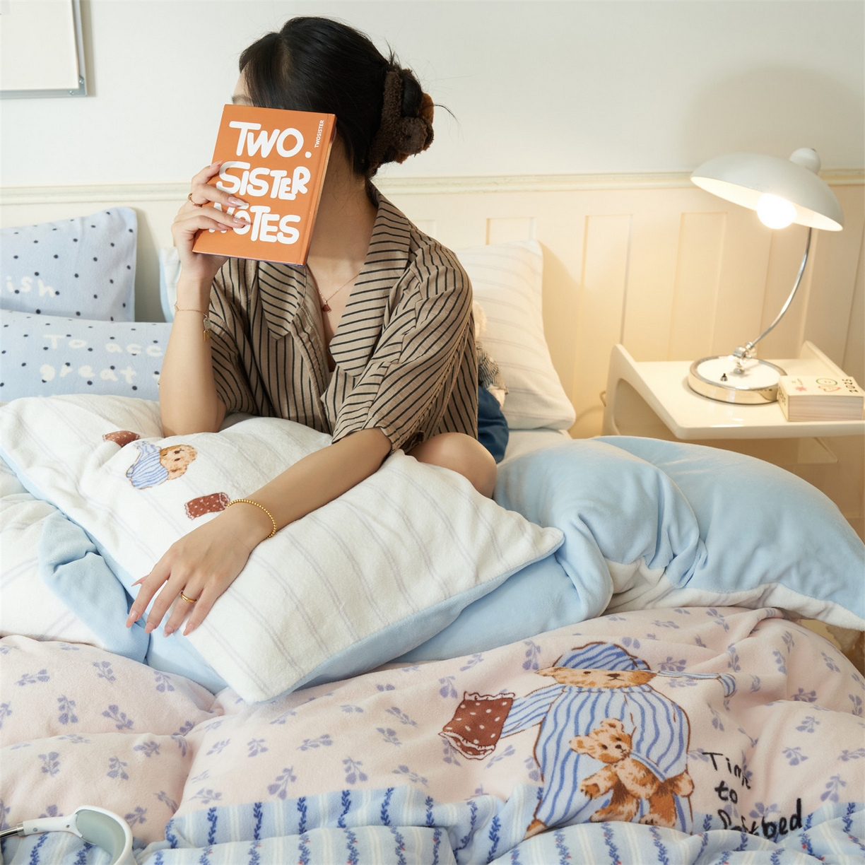 91家纺网 家纺一手货源 找家纺 金鹰 202新款A类数码印花卡通牛奶绒四件套 泰迪熊