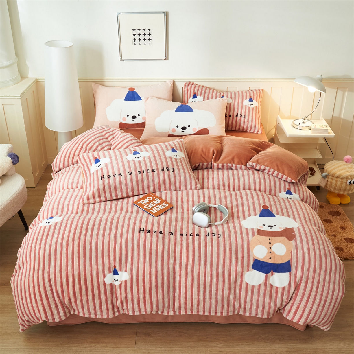 91家纺网 家纺一手货源 找家纺 金鹰 202新款A类数码印花卡通牛奶绒四件套 恋爱狗