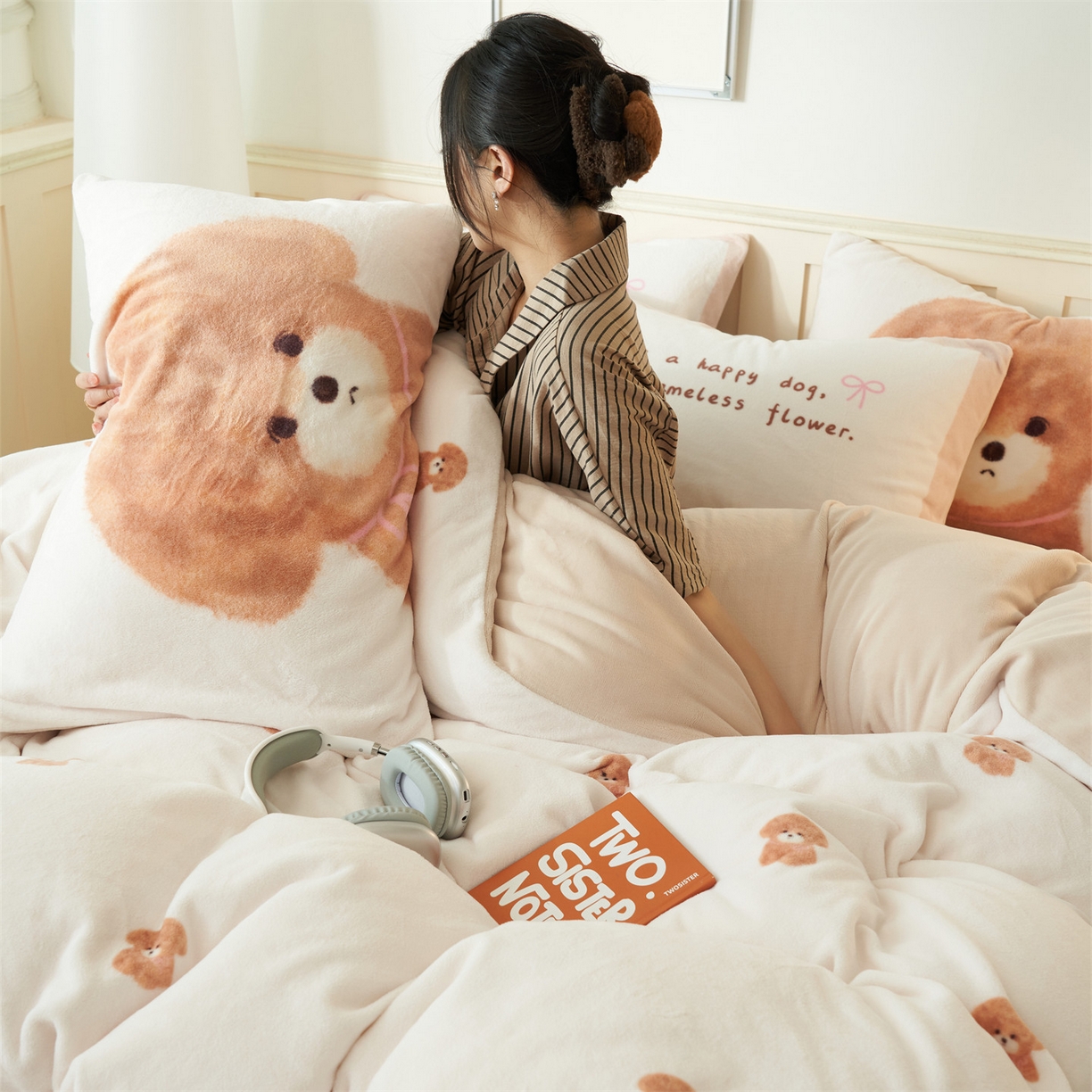 91家纺网 家纺一手货源 找家纺 金鹰 202新款A类数码印花卡通牛奶绒四件套 汪星人