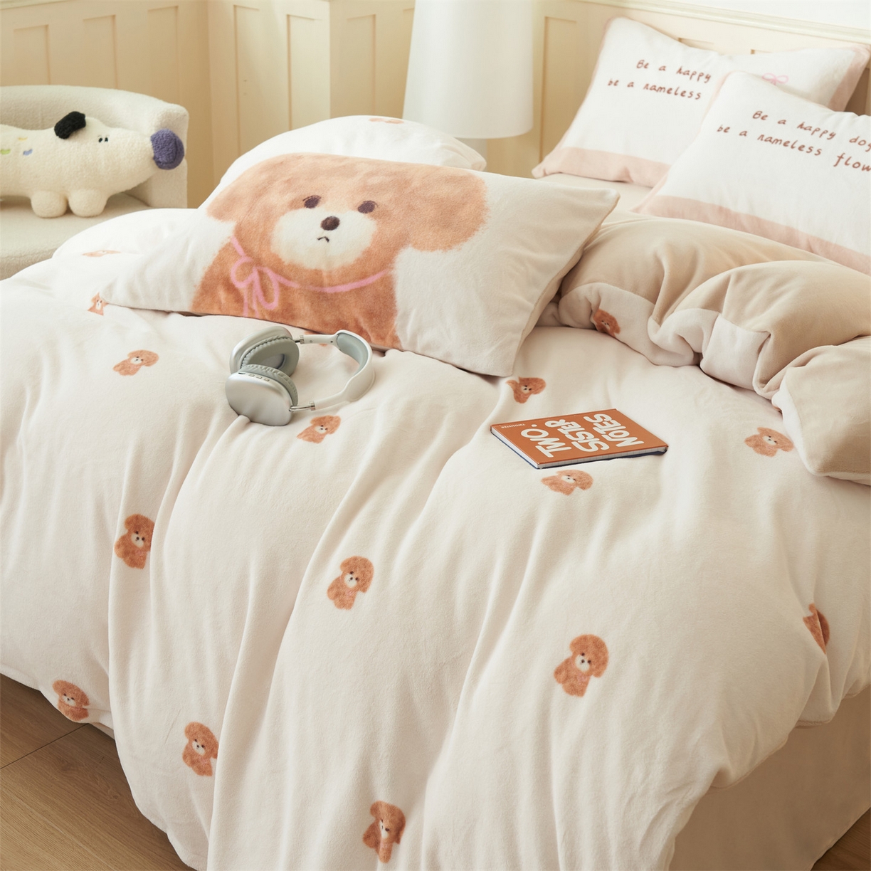 91家纺网 家纺一手货源 找家纺 金鹰 202新款A类数码印花卡通牛奶绒四件套 汪星人