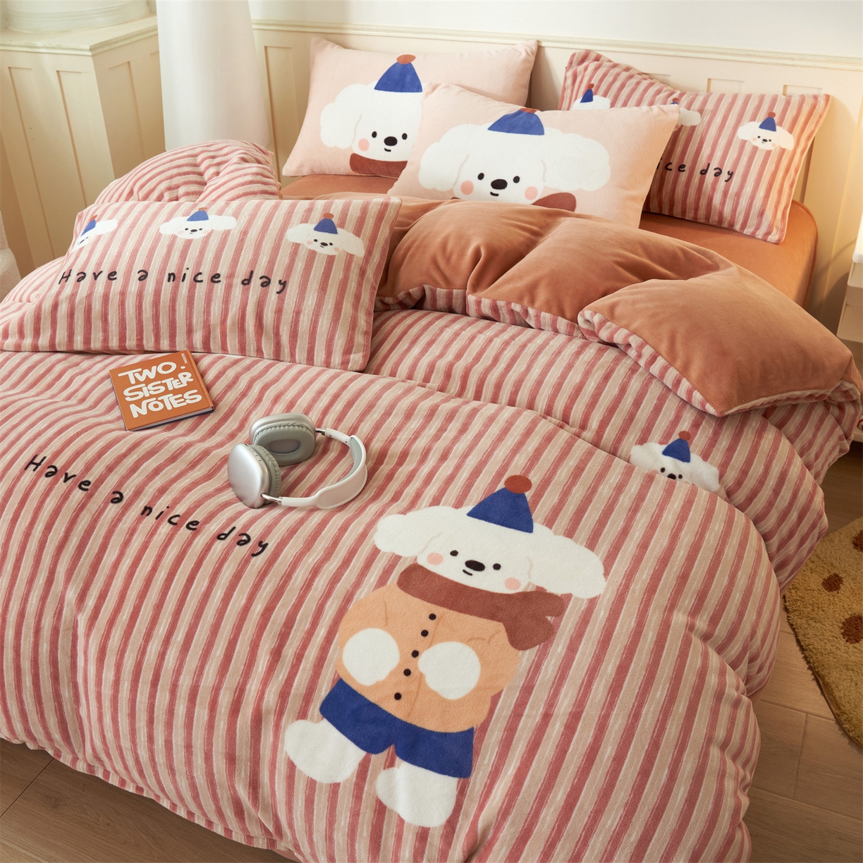 91家纺网 家纺一手货源 找家纺 金鹰 202新款A类数码印花卡通牛奶绒四件套 恋爱狗