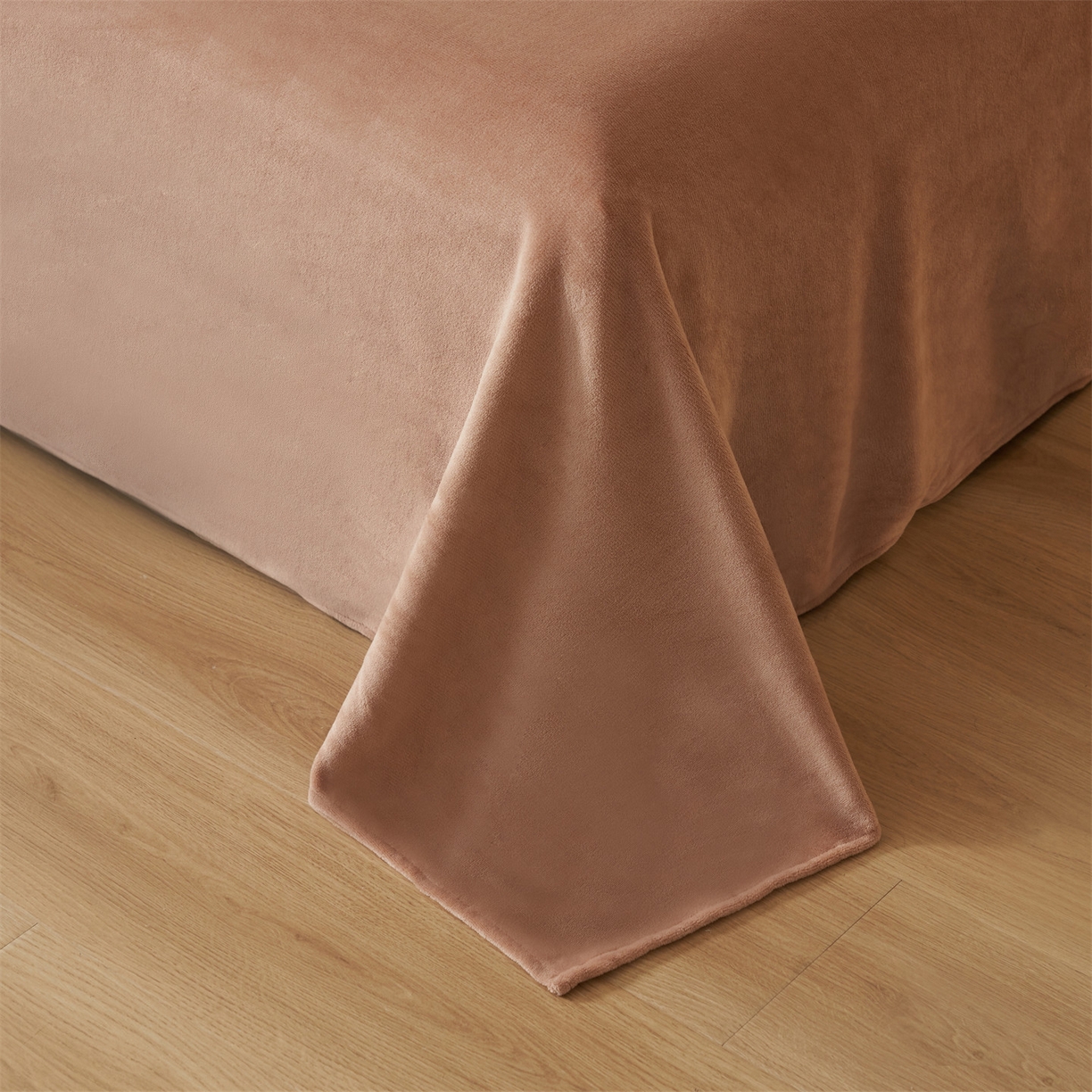 91家纺网 家纺一手货源 找家纺 金鹰 202新款A类数码印花卡通牛奶绒四件套 猫咪咖啡