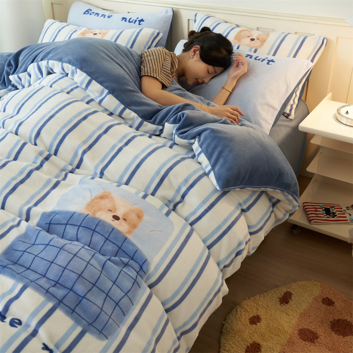 91家纺网 家纺一手货源 找家纺 金鹰 202新款A类数码印花卡通牛奶绒四件套 晚安