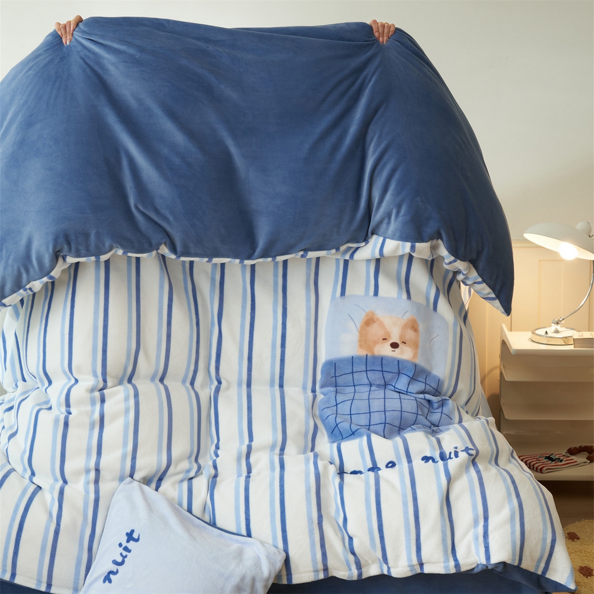 91家纺网 家纺一手货源 找家纺 金鹰 202新款A类数码印花卡通牛奶绒四件套 晚安