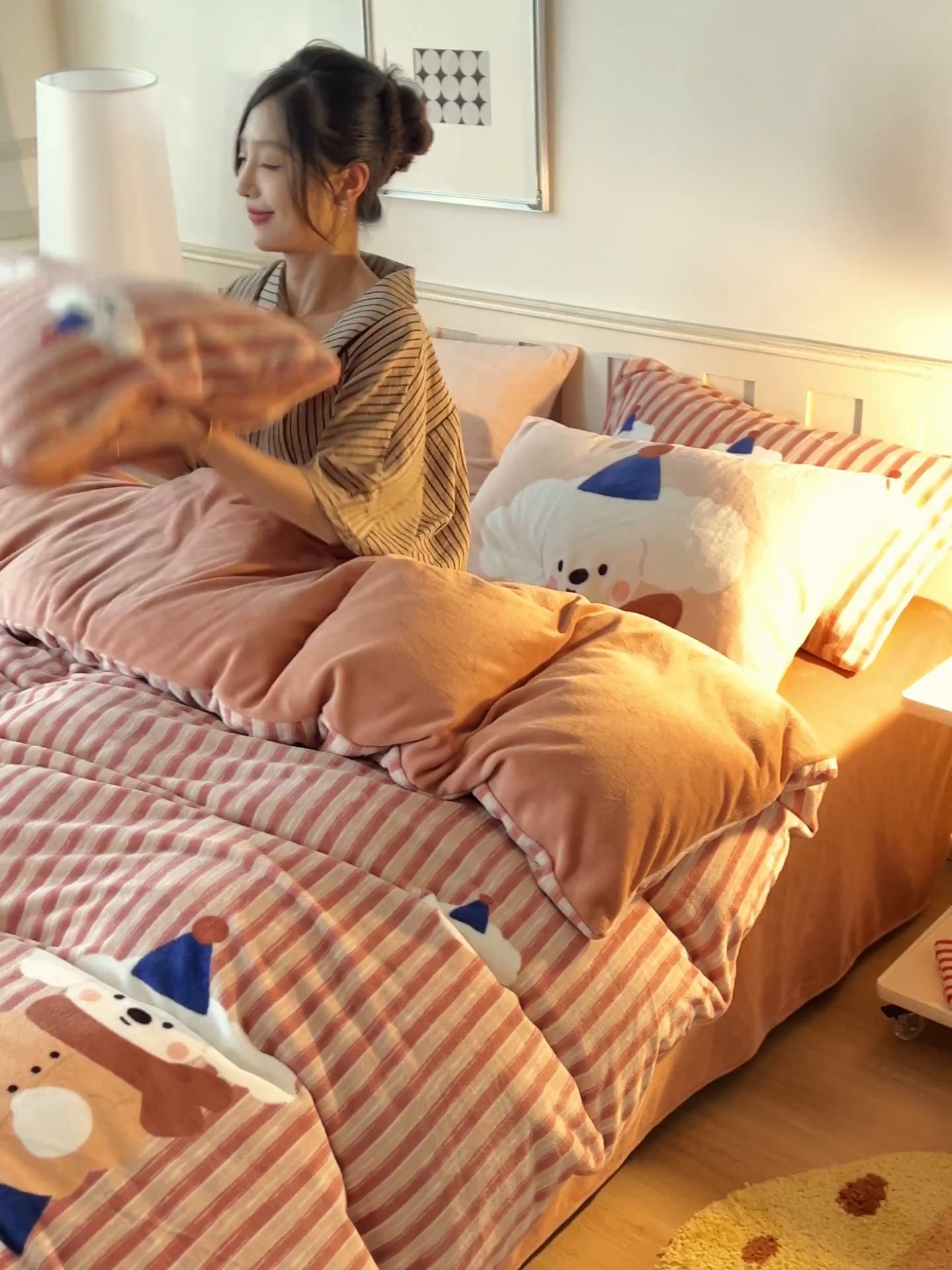 91家纺网 家纺一手货源 找家纺 金鹰 202新款A类数码印花卡通牛奶绒四件套 恋爱狗