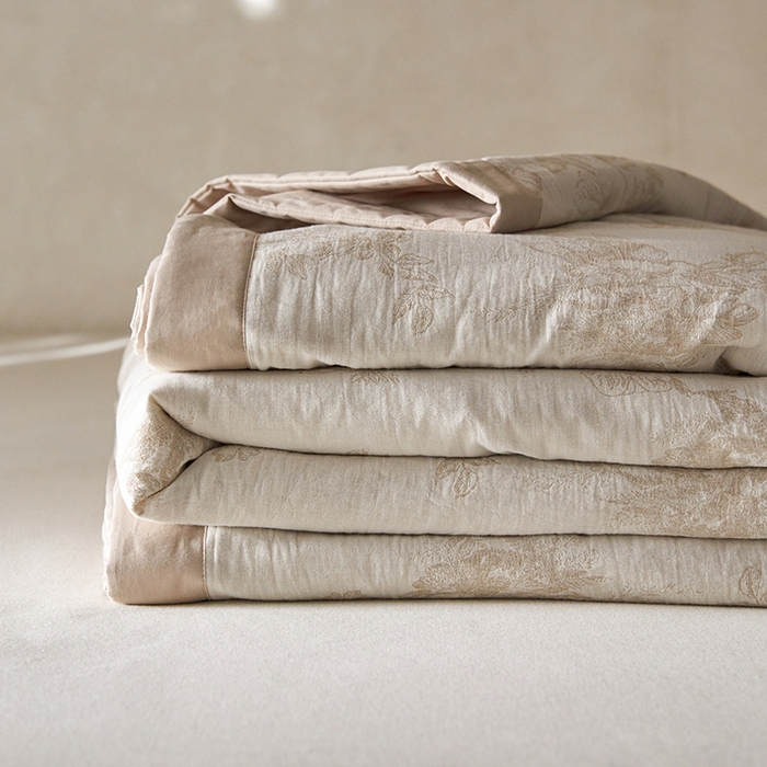 91家纺网 家纺一手货源 找家纺 （总）宜代光年 2025新款60s水洗棉全棉提花夏被