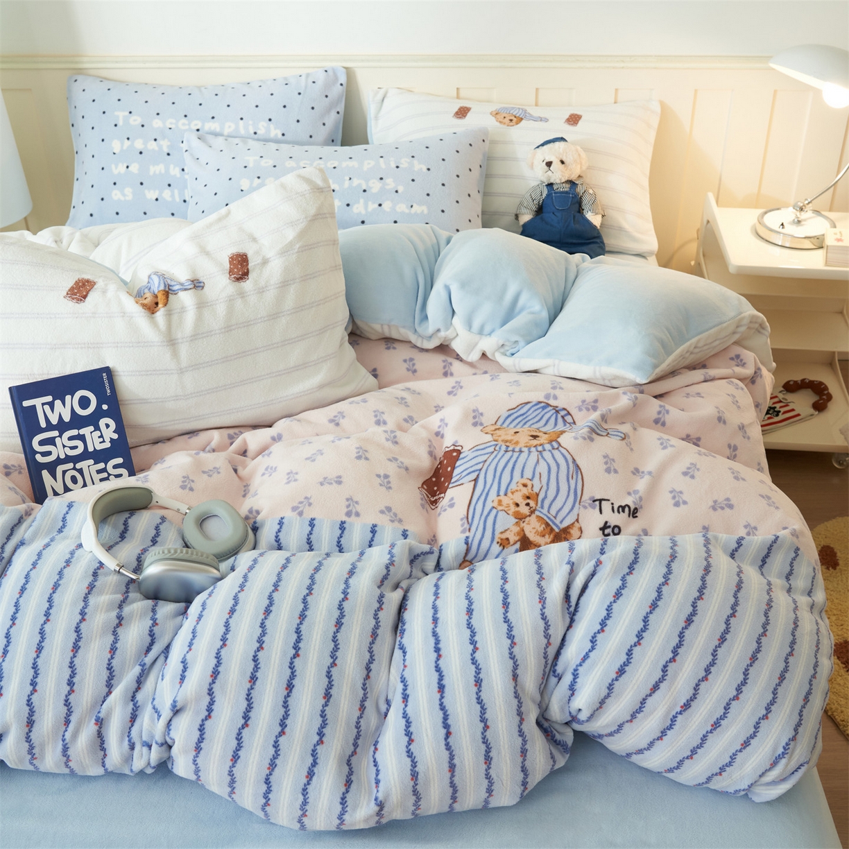 91家纺网 家纺一手货源 找家纺 金鹰 202新款A类数码印花卡通牛奶绒四件套 泰迪熊