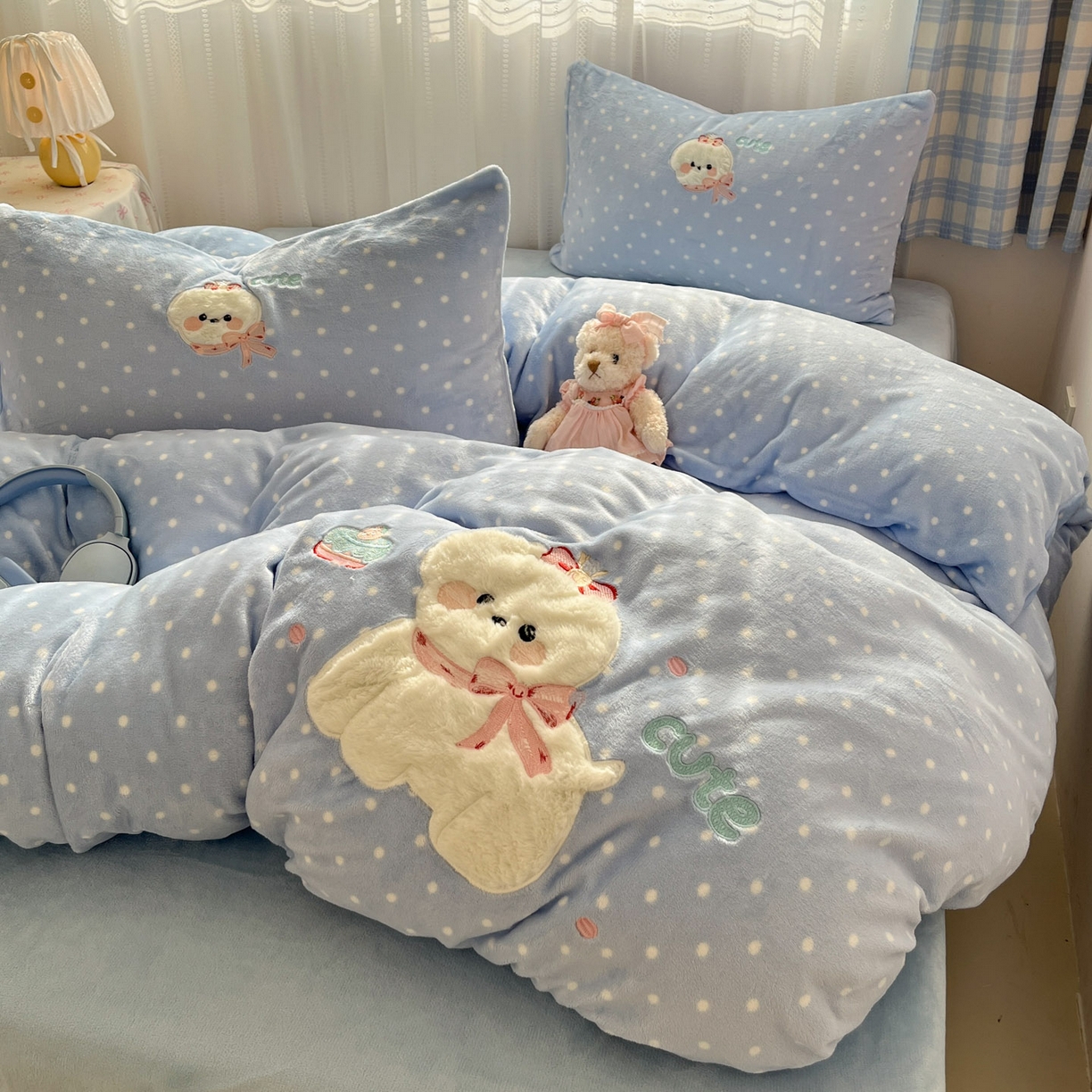 91家纺网 家纺一手货源 找家纺 红嘴企鹅 2025新款精致贴布绣牛奶绒四件套 Cute狗-蓝