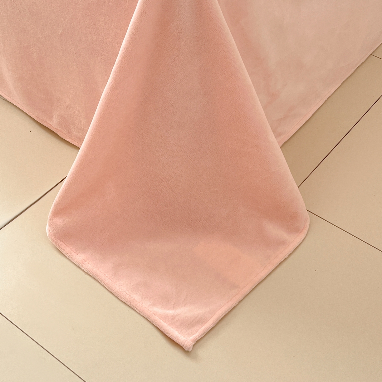 91家纺网 家纺一手货源 找家纺 （总）红嘴企鹅 2025新款精致贴布绣牛奶绒四件套