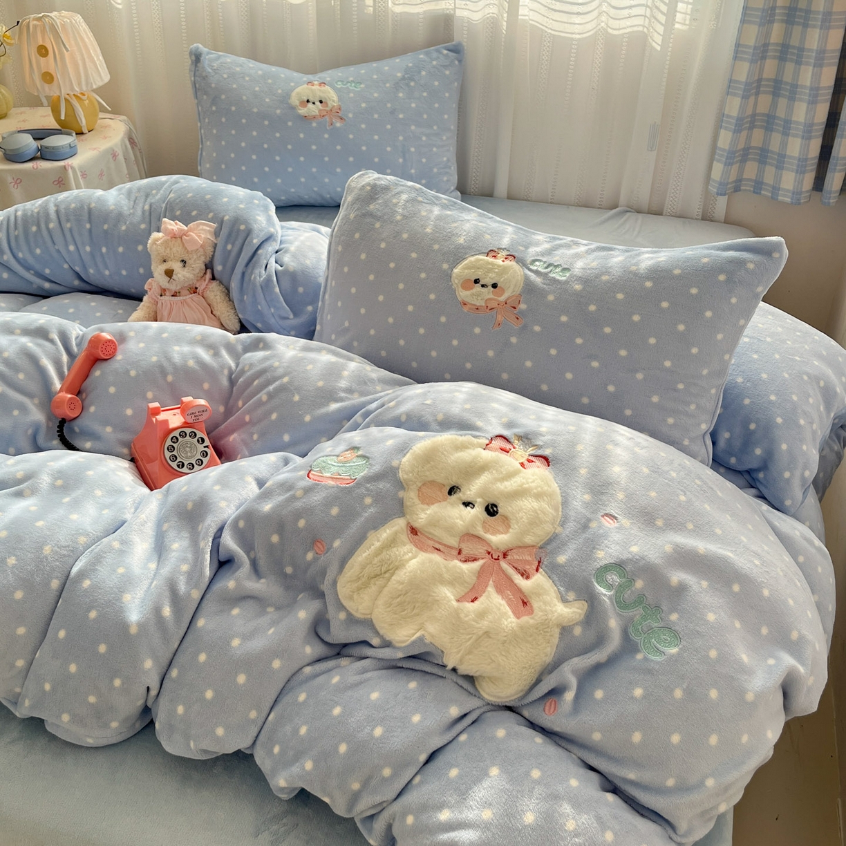 91家纺网 家纺一手货源 找家纺 红嘴企鹅 2025新款精致贴布绣牛奶绒四件套 Cute狗-蓝