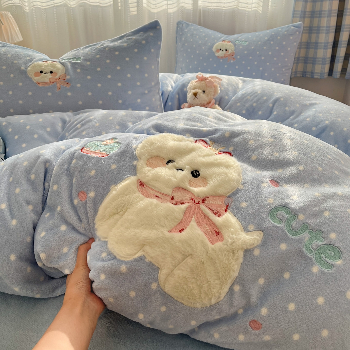 91家纺网 家纺一手货源 找家纺 红嘴企鹅 2025新款精致贴布绣牛奶绒四件套 Cute狗-蓝