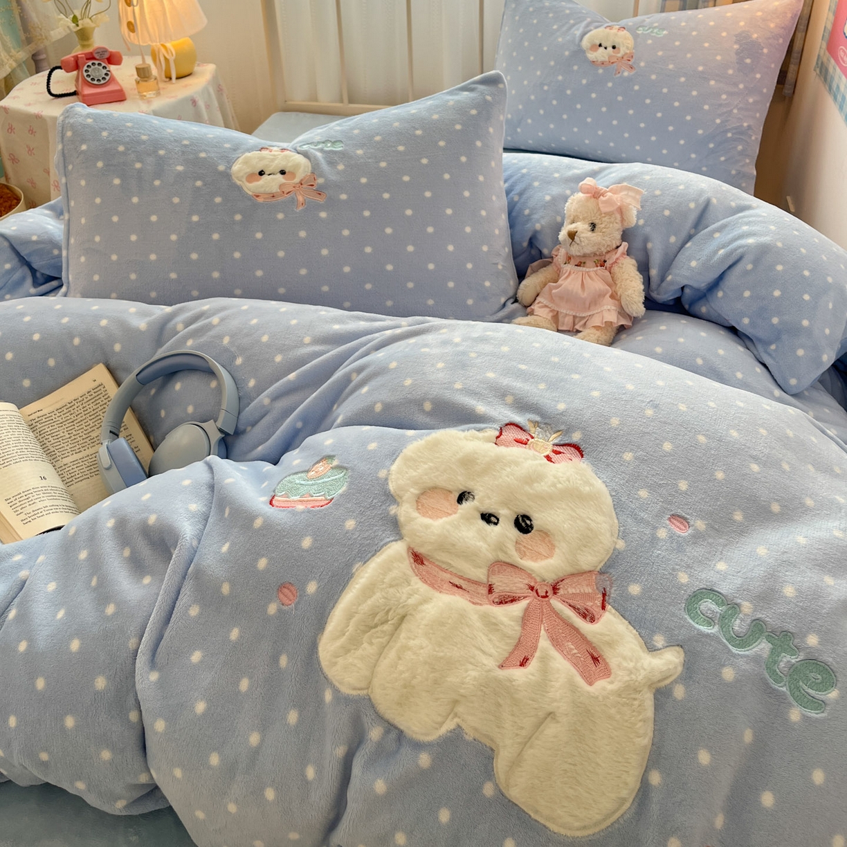 91家纺网 家纺一手货源 找家纺 红嘴企鹅 2025新款精致贴布绣牛奶绒四件套 Cute狗-蓝