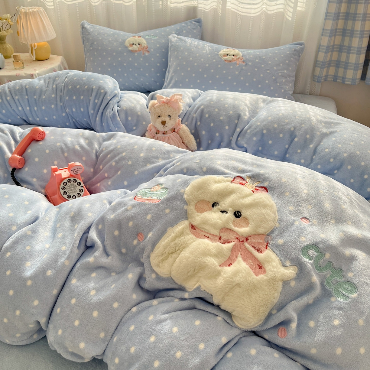 91家纺网 家纺一手货源 找家纺 红嘴企鹅 2025新款精致贴布绣牛奶绒四件套 Cute狗-蓝