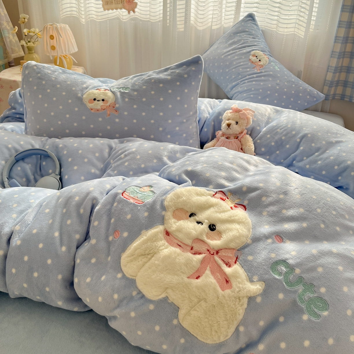 91家纺网 家纺一手货源 找家纺 红嘴企鹅 2025新款精致贴布绣牛奶绒四件套 Cute狗-蓝