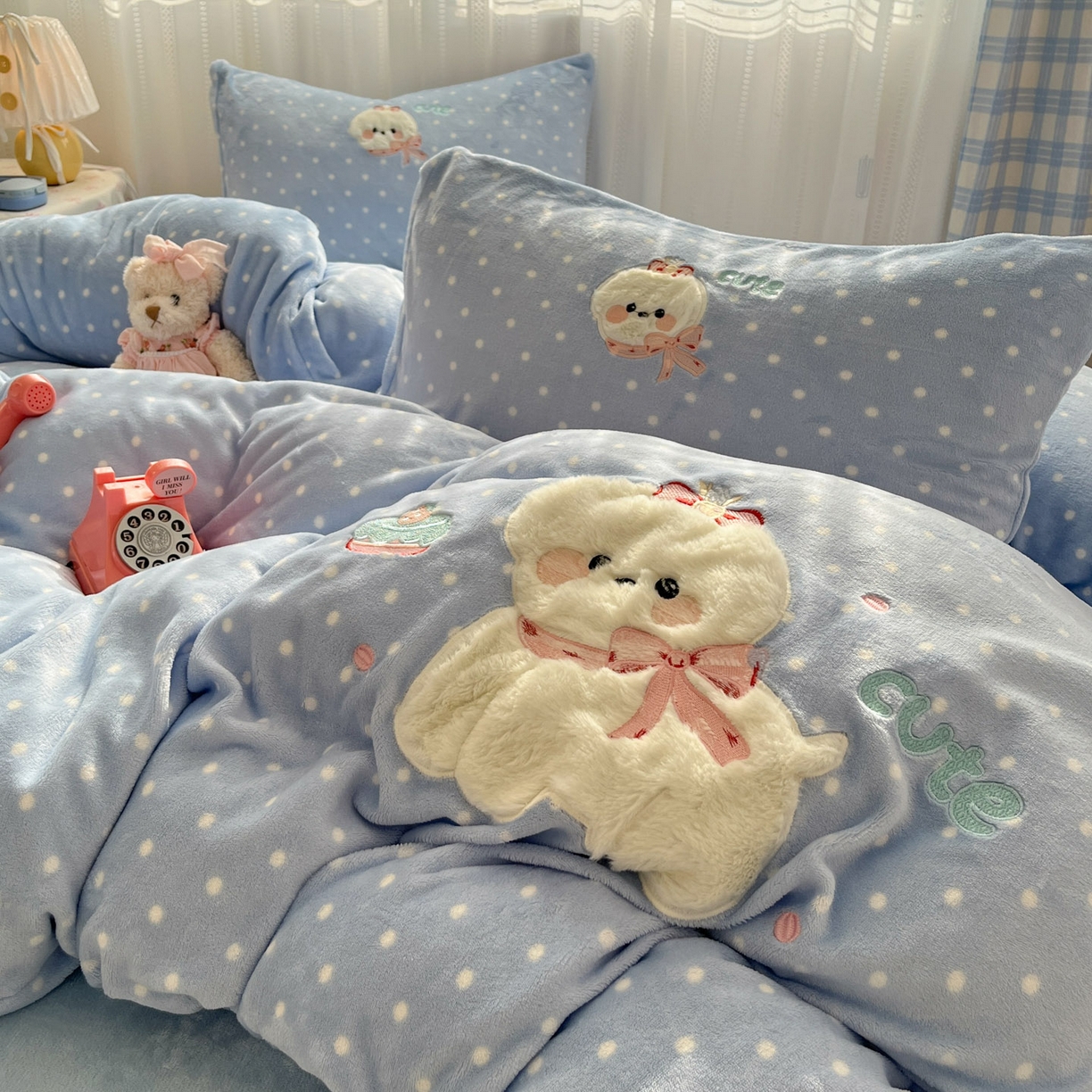 91家纺网 家纺一手货源 找家纺 红嘴企鹅 2025新款精致贴布绣牛奶绒四件套 Cute狗-蓝