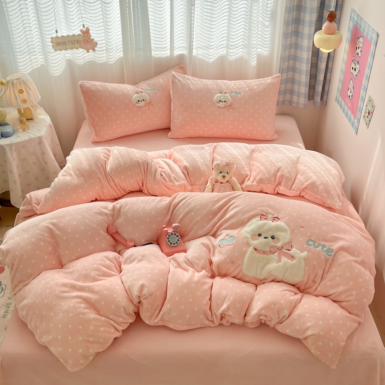 91家纺网 家纺一手货源 找家纺 （总）红嘴企鹅 2025新款精致贴布绣牛奶绒四件套