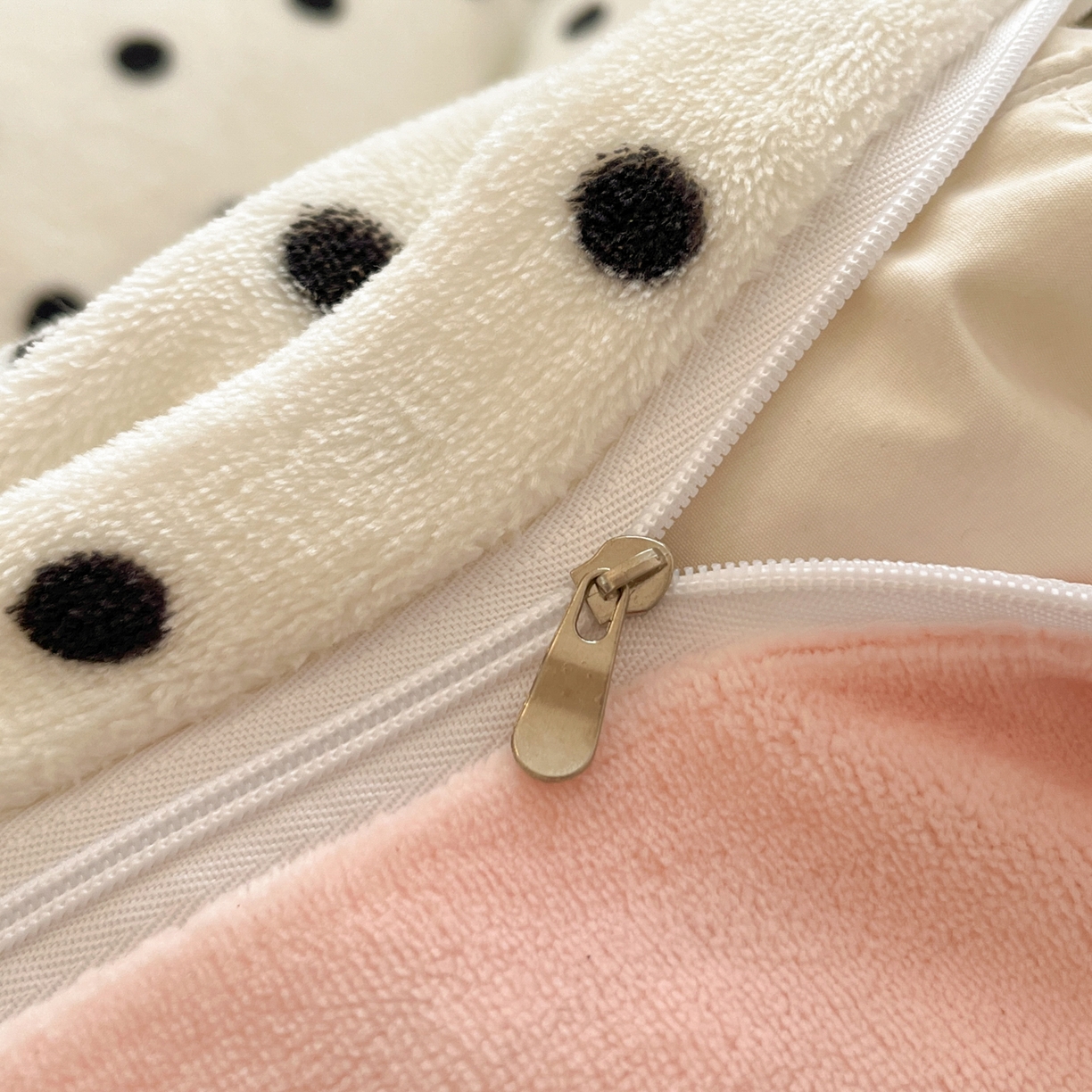 91家纺网 家纺一手货源 找家纺 （总）红嘴企鹅 2025新款精致贴布绣牛奶绒四件套