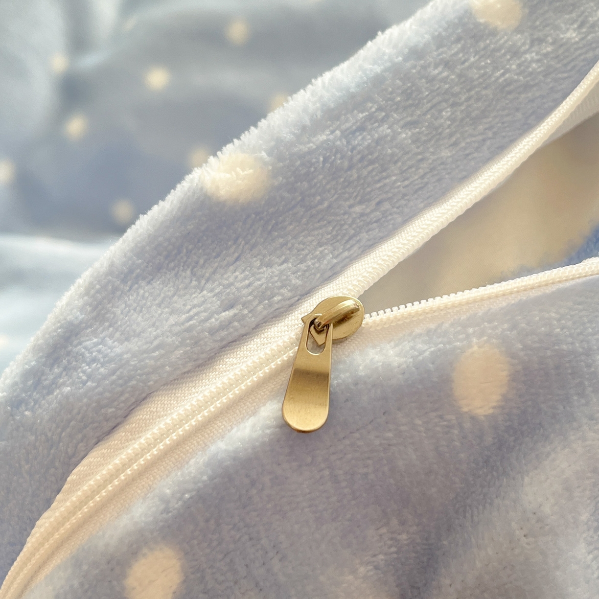 91家纺网 家纺一手货源 找家纺 红嘴企鹅 2025新款精致贴布绣牛奶绒四件套 Cute狗-蓝