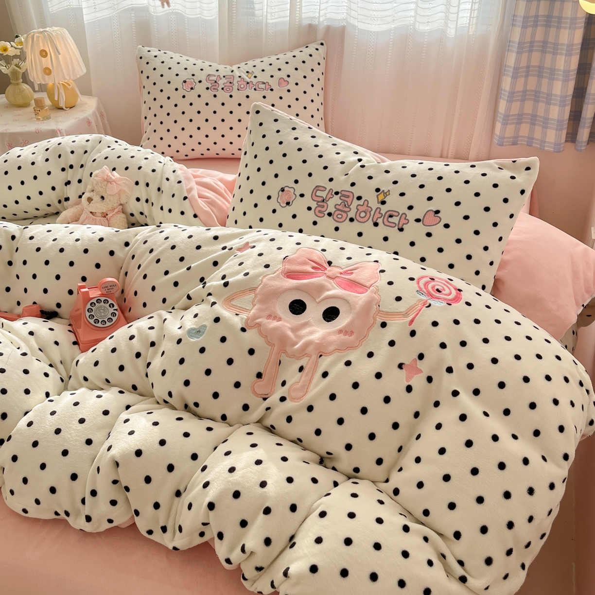 91家纺网 家纺一手货源 找家纺 （总）红嘴企鹅 2025新款精致贴布绣牛奶绒四件套