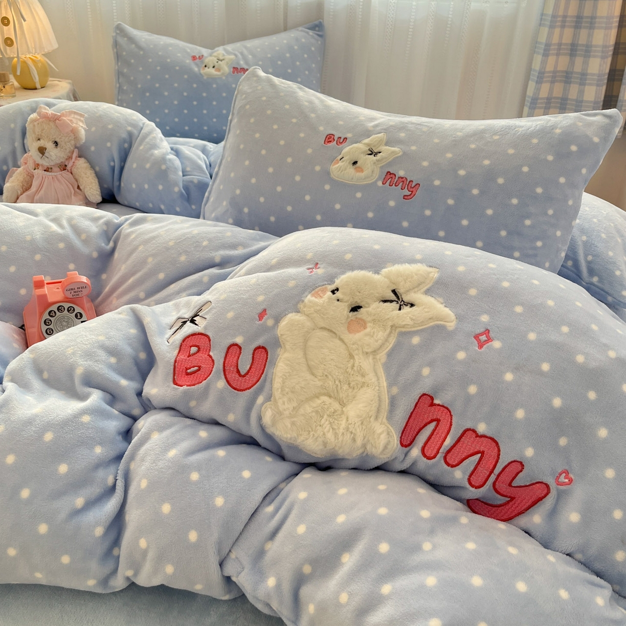 91家纺网 家纺一手货源 找家纺 红嘴企鹅 2025新款精致贴布绣牛奶绒四件套 Bunny兔-蓝
