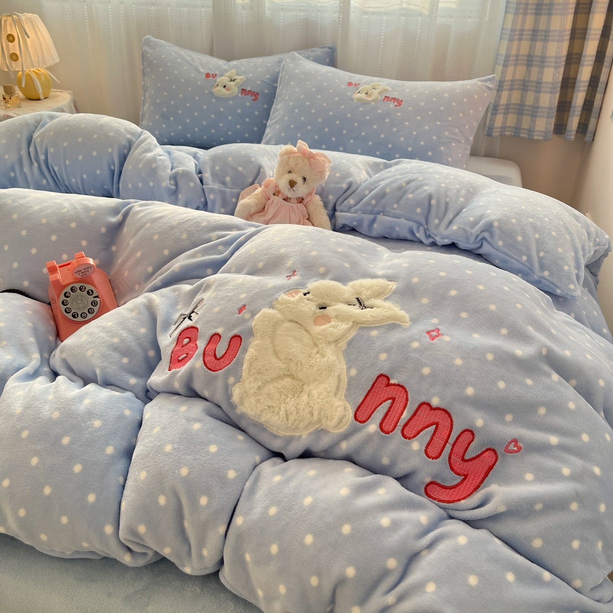 91家纺网 家纺一手货源 找家纺 红嘴企鹅 2025新款精致贴布绣牛奶绒四件套 Bunny兔-蓝