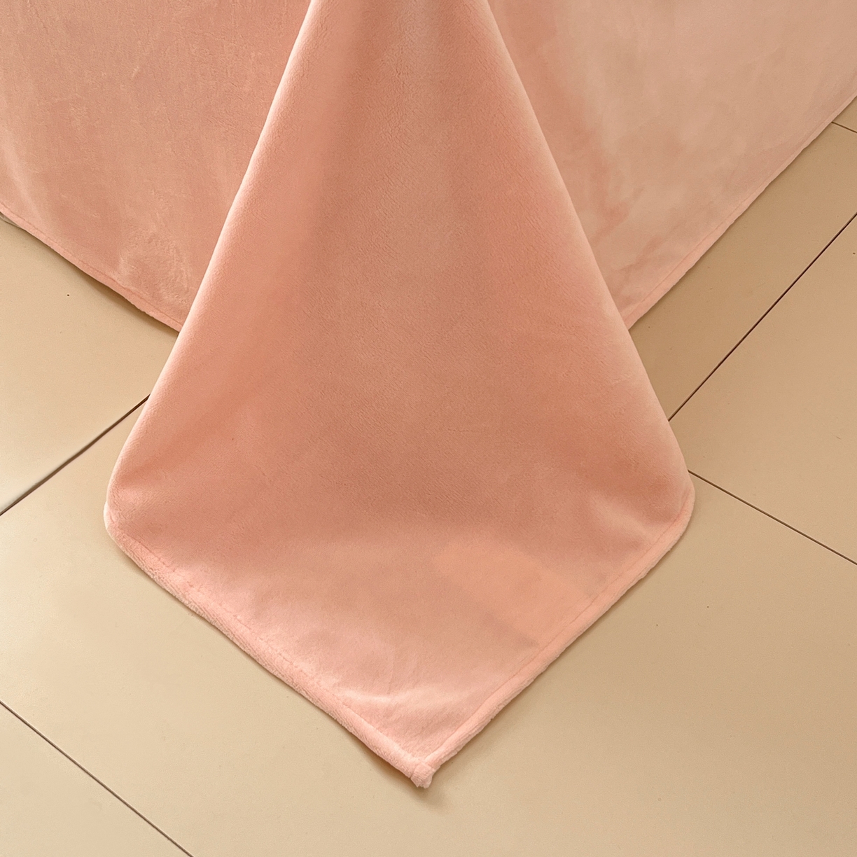 91家纺网 家纺一手货源 找家纺 红嘴企鹅 2025新款精致贴布绣牛奶绒四件套 Cute狗-粉