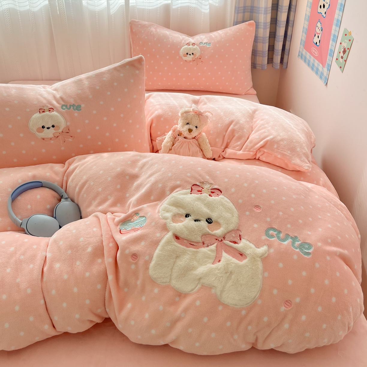 91家纺网 家纺一手货源 找家纺 红嘴企鹅 2025新款精致贴布绣牛奶绒四件套 Cute狗-粉